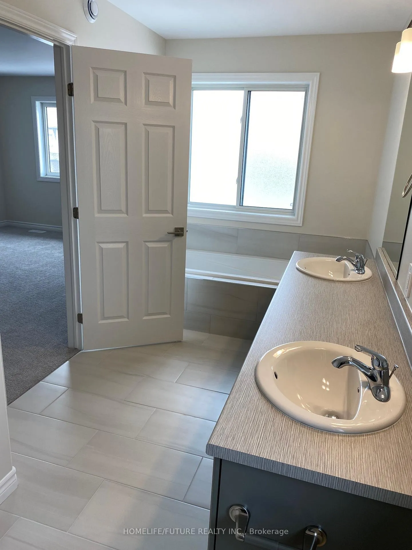 Photo 9 of 34 Nipigon Street, Belleville, Thurlow Ward — HOMEH