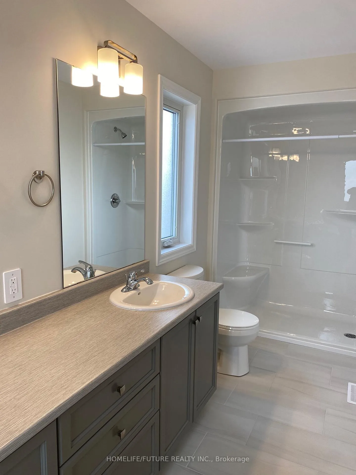 Photo 10 of 34 Nipigon Street, Belleville, Thurlow Ward — HOMEH