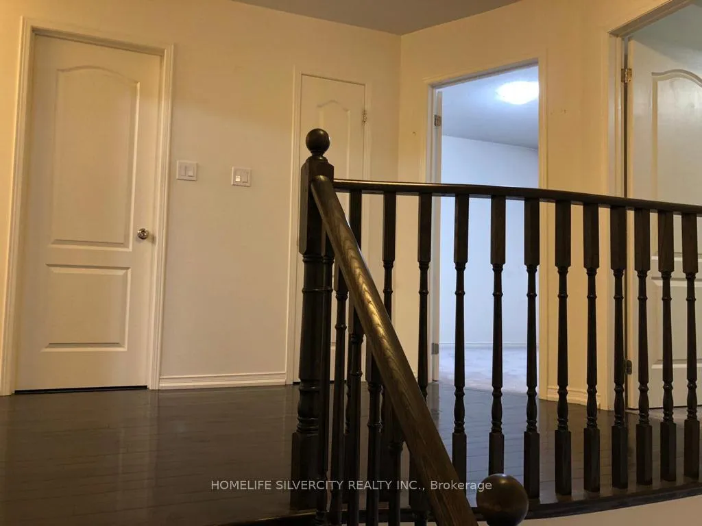 Photo 8 of 70 Loftsmoor Drive, Brampton, Sandringham-Wellington — HOMEH