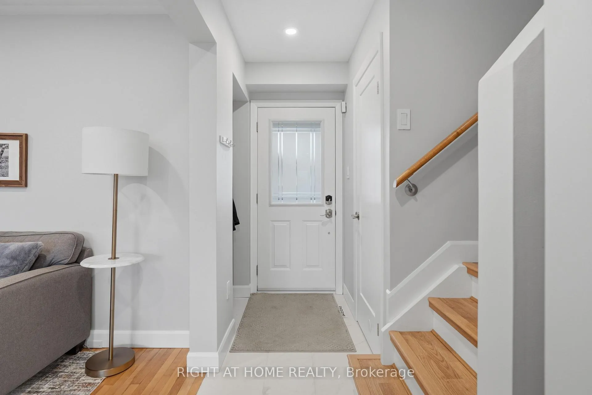 Photo 5 of 22 Sunset Place, Barrie, Holly — HOMEH