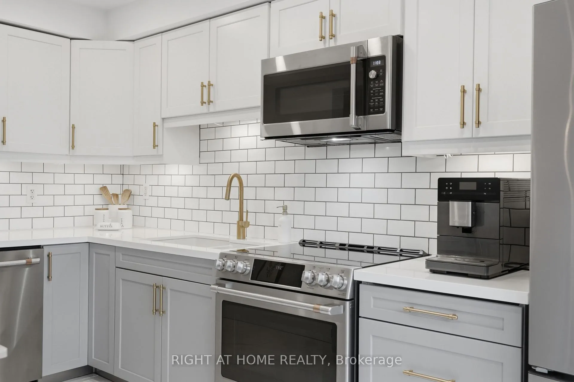 Photo 9 of 22 Sunset Place, Barrie, Holly — HOMEH