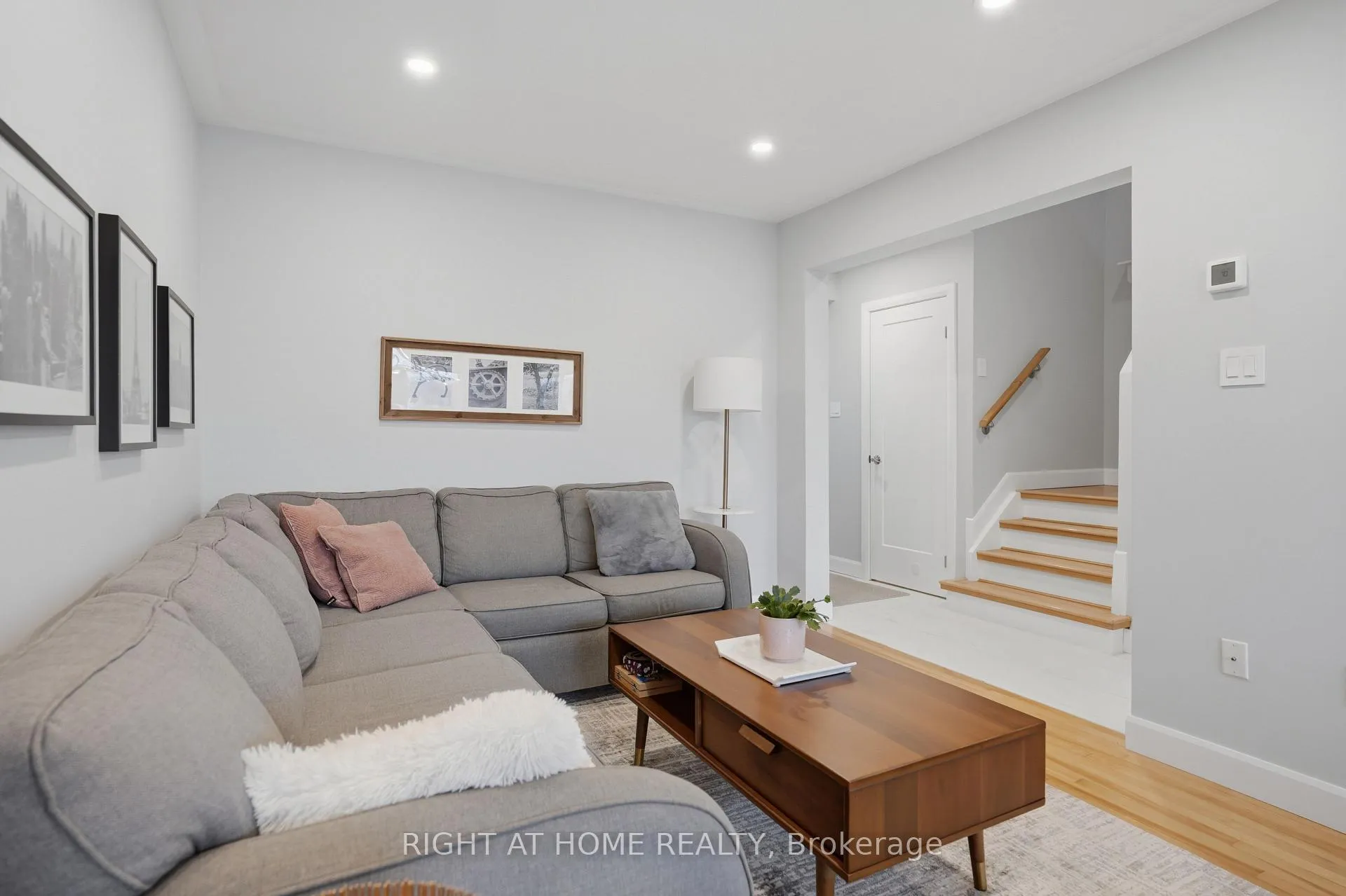 Photo 13 of 22 Sunset Place, Barrie, Holly — HOMEH