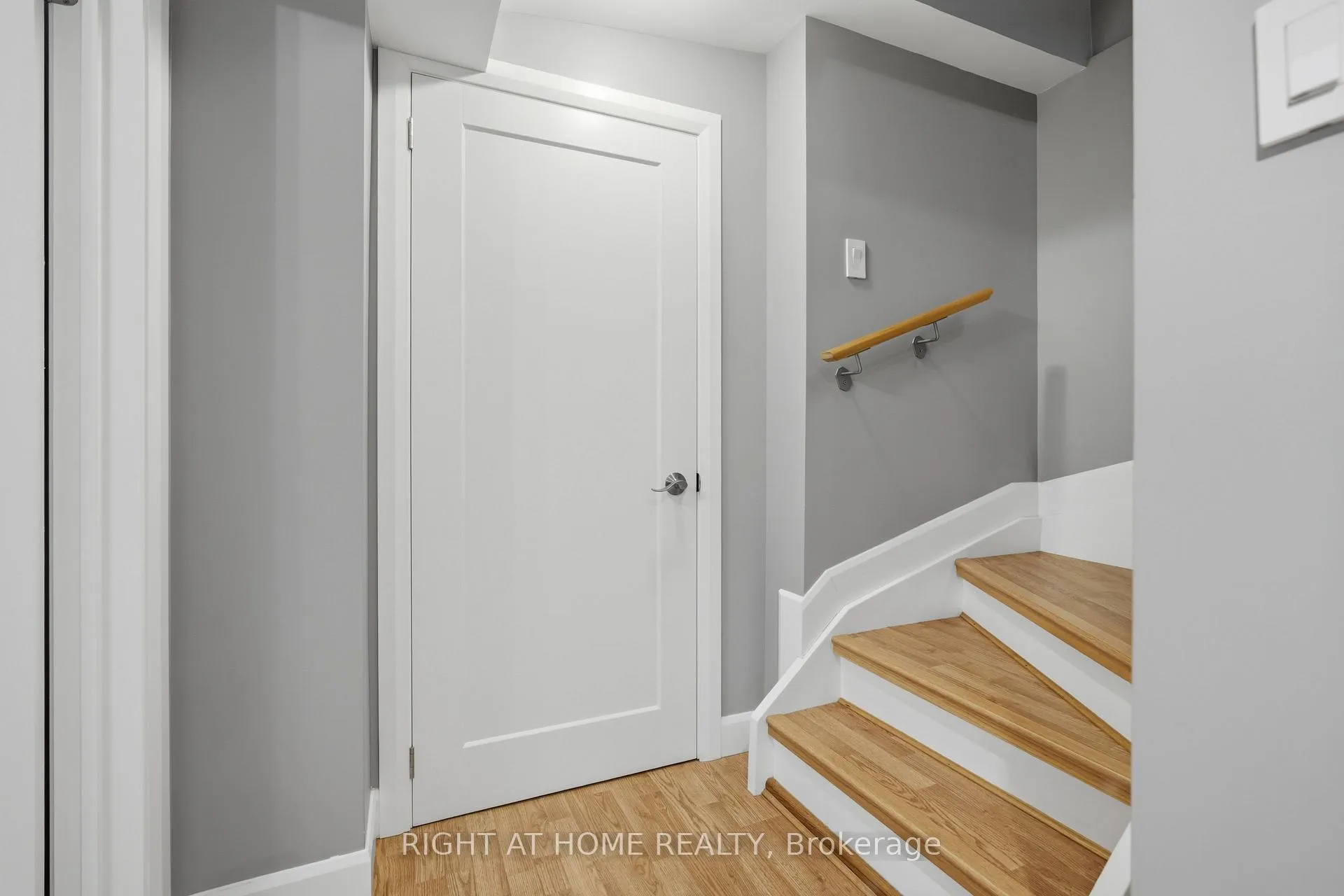 Photo 17 of 22 Sunset Place, Barrie, Holly — HOMEH