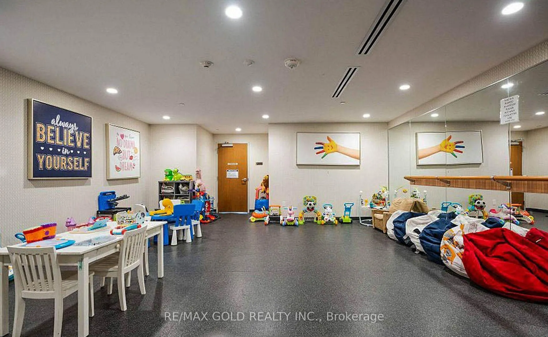 Photo 7 of Unit 1919, 30 Shore Breeze Drive, Etobicoke, Mimico — HOMEH