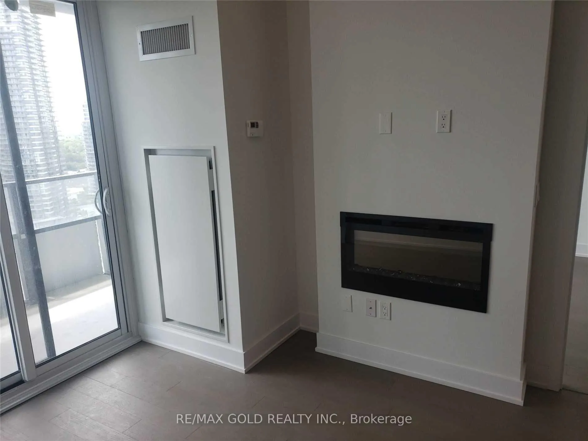 Photo 14 of Unit 1919, 30 Shore Breeze Drive, Etobicoke, Mimico — HOMEH