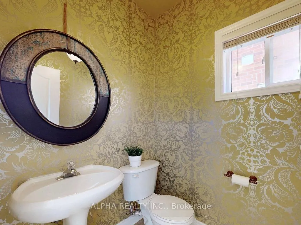Photo 9 of 17 Bellagio Crescent, Vaughan, Patterson — HOMEH