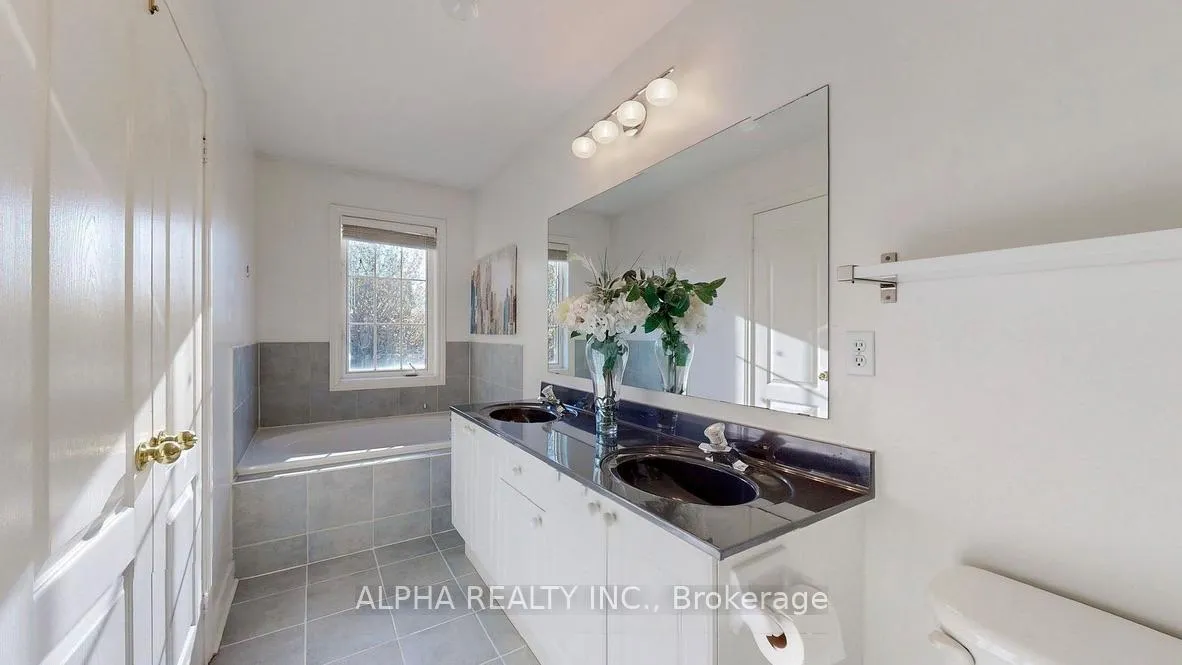 Photo 14 of 17 Bellagio Crescent, Vaughan, Patterson — HOMEH
