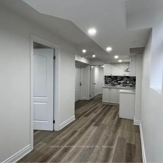 Photo 2 of 33 Gulfbrook Circle, Brampton, Sandringham-Wellington — HOMEH