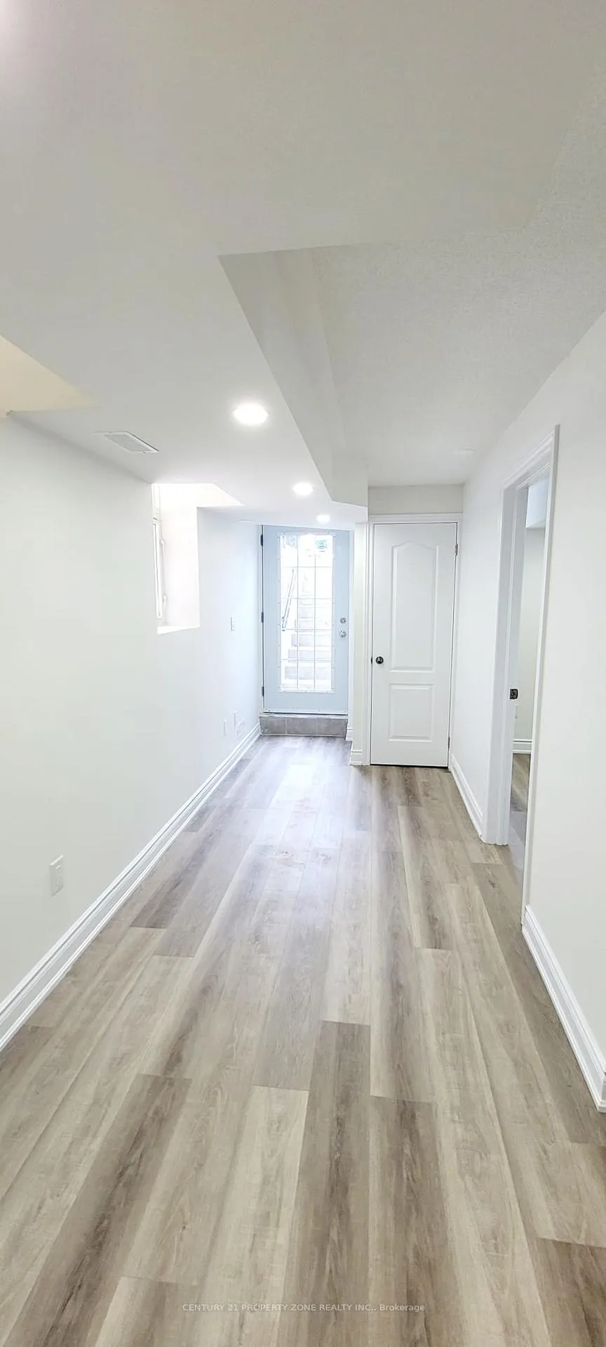 Photo 5 of 33 Gulfbrook Circle, Brampton, Sandringham-Wellington — HOMEH