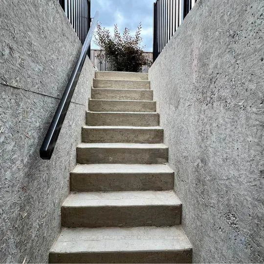 Photo 11 of 33 Gulfbrook Circle, Brampton, Sandringham-Wellington — HOMEH