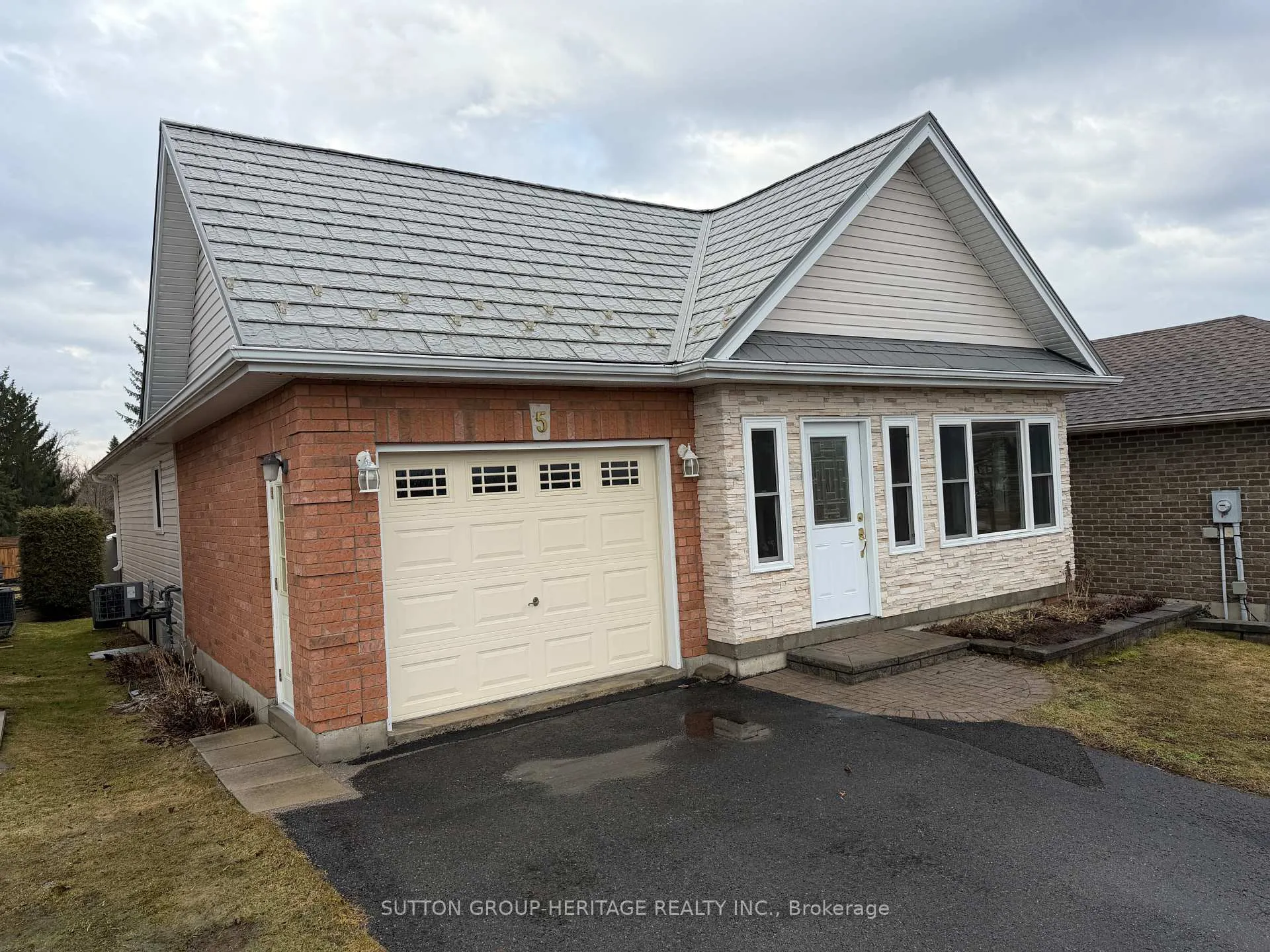 Front of 5 Susan Court