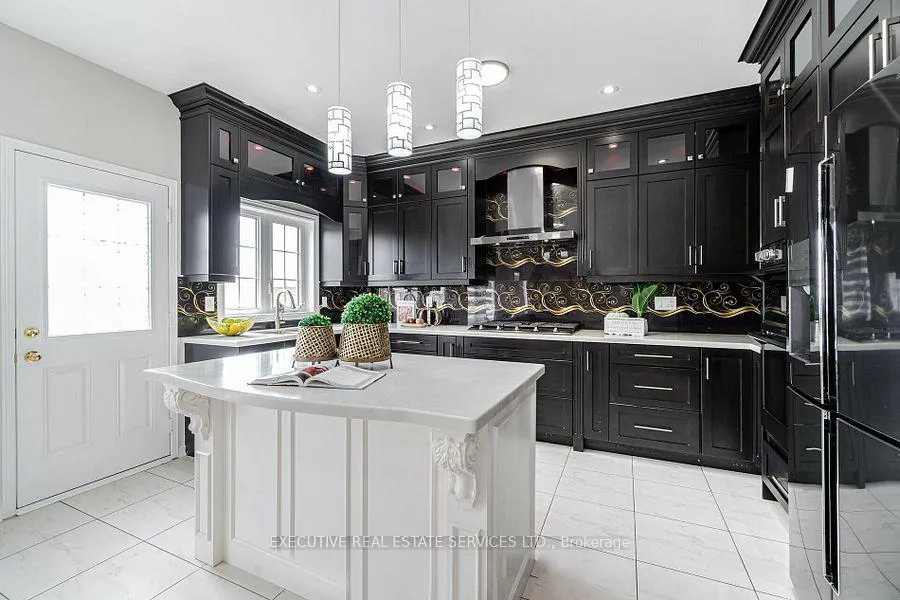 Photo 7 of 36 Cookview Drive, Brampton, Sandringham-Wellington — HOMEH