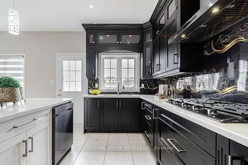 Photo 8 of 36 Cookview Drive, Brampton, Sandringham-Wellington — HOMEH