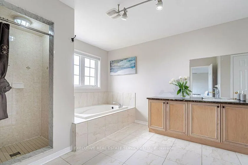 Photo 17 of 36 Cookview Drive, Brampton, Sandringham-Wellington — HOMEH