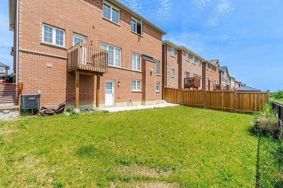 Photo 18 of 36 Cookview Drive, Brampton, Sandringham-Wellington — HOMEH