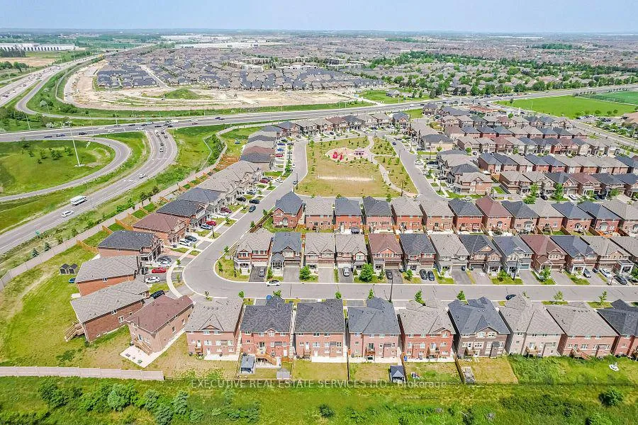 Photo 26 of 36 Cookview Drive, Brampton, Sandringham-Wellington — HOMEH