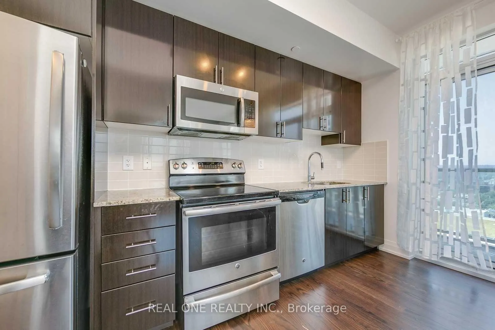 Photo 5 of Unit 1102, 7167 Yonge Street, Markham, Grandview — HOMEH