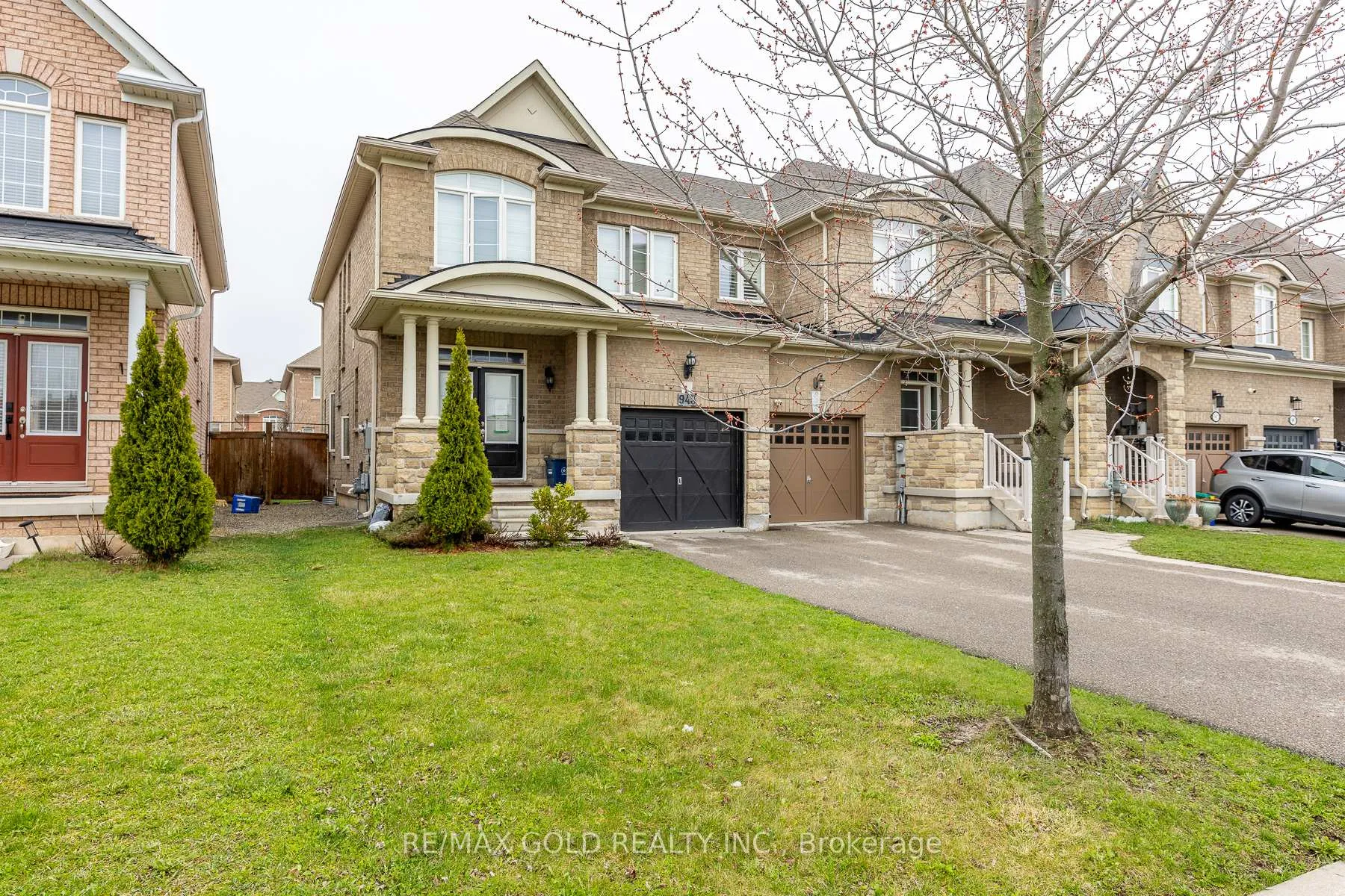 Photo 2 of 943 Transom Crescent, Milton, Willmott — HOMEH