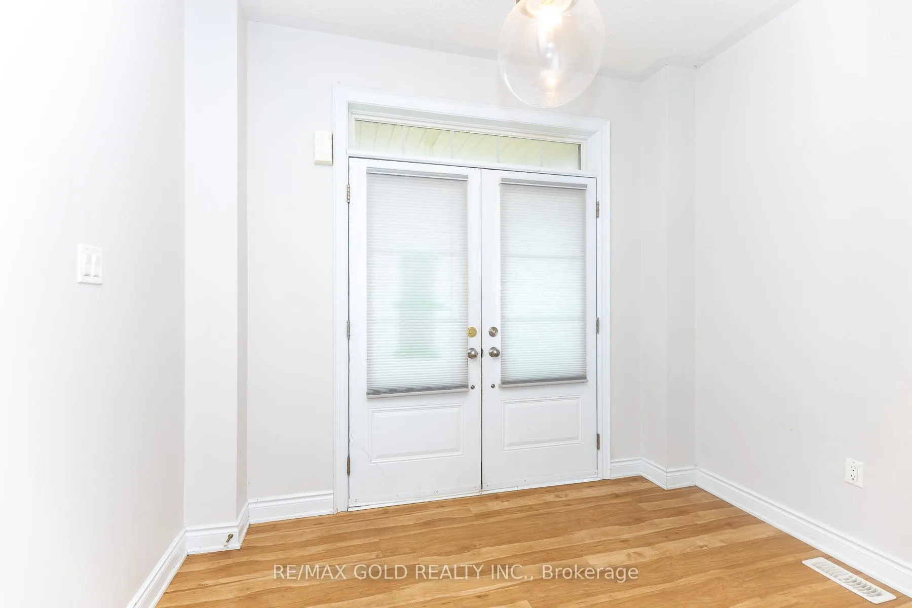 Photo 8 of 943 Transom Crescent, Milton, Willmott — HOMEH