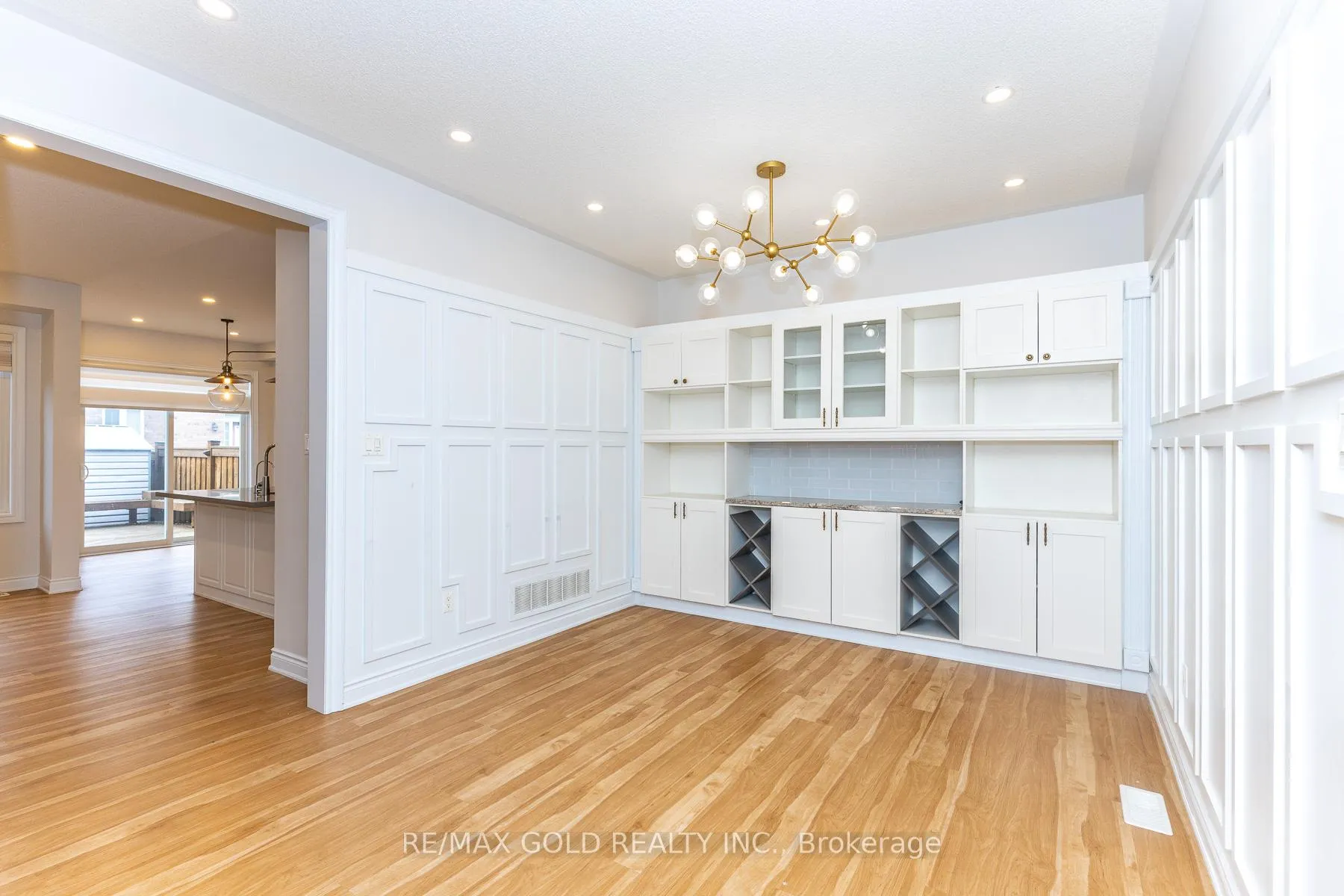 Photo 12 of 943 Transom Crescent, Milton, Willmott — HOMEH