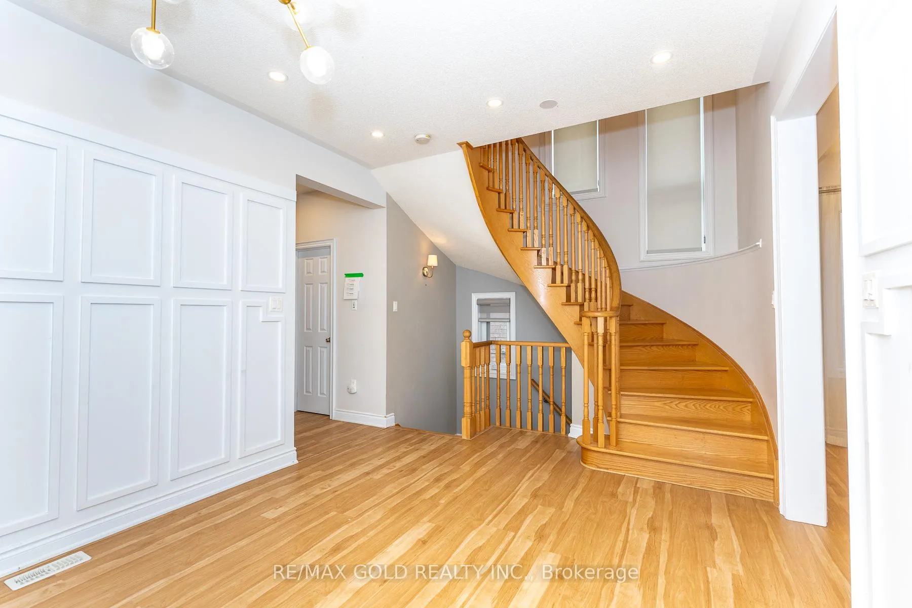 Photo 14 of 943 Transom Crescent, Milton, Willmott — HOMEH