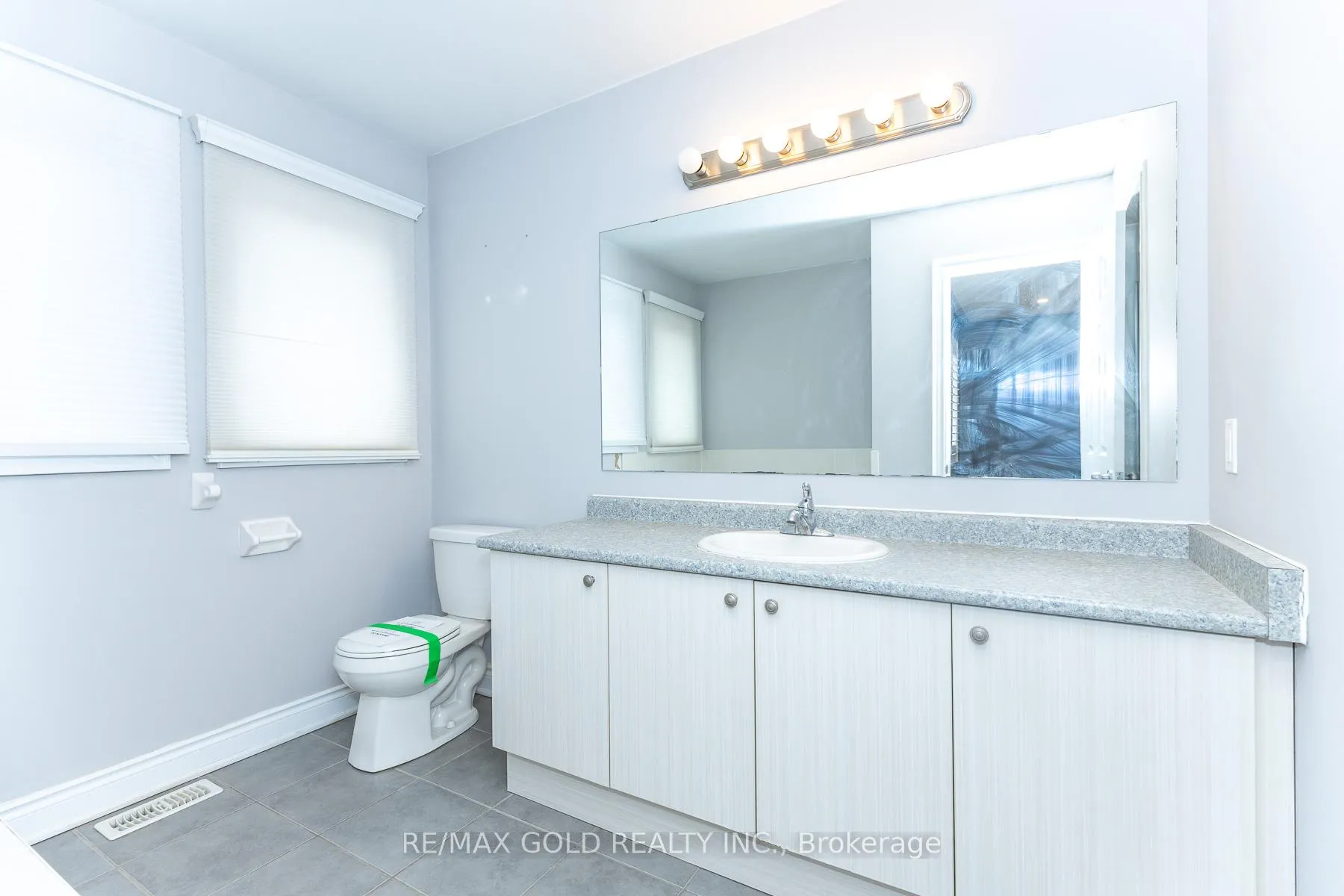 Photo 31 of 943 Transom Crescent, Milton, Willmott — HOMEH
