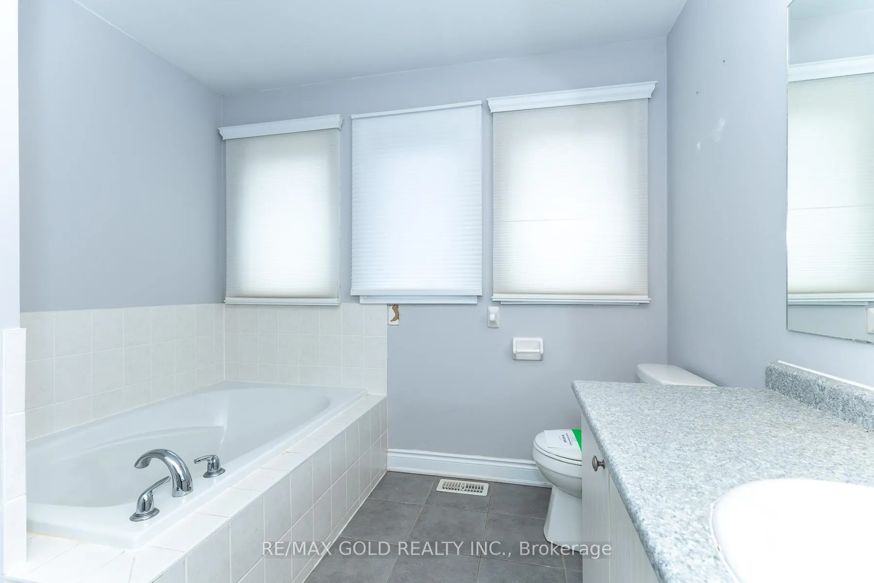Photo 33 of 943 Transom Crescent, Milton, Willmott — HOMEH