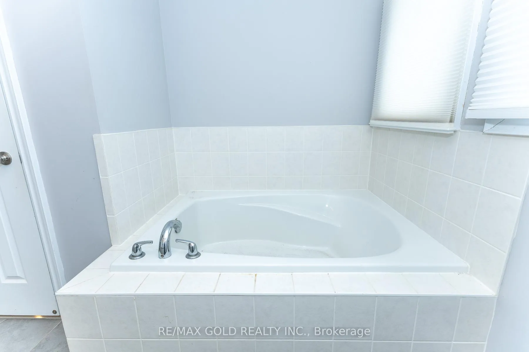Photo 34 of 943 Transom Crescent, Milton, Willmott — HOMEH