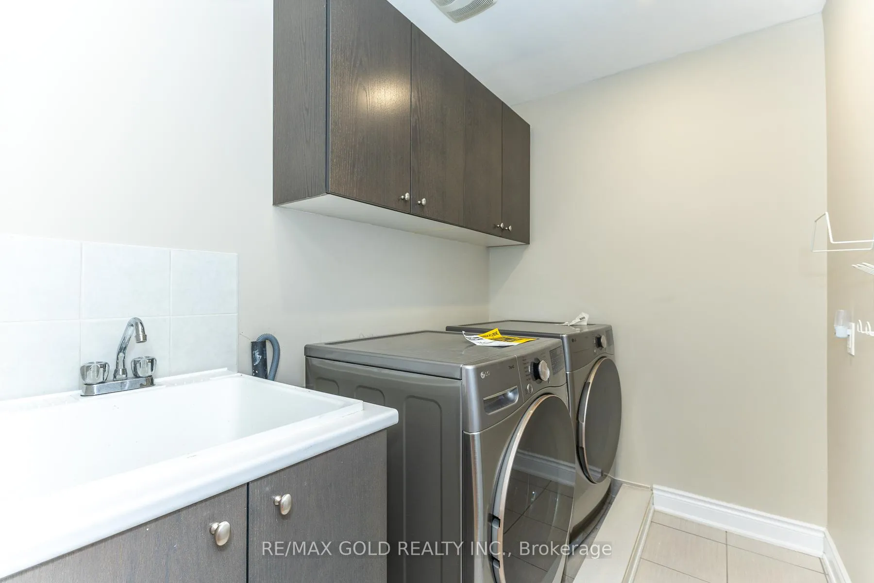 Photo 35 of 943 Transom Crescent, Milton, Willmott — HOMEH