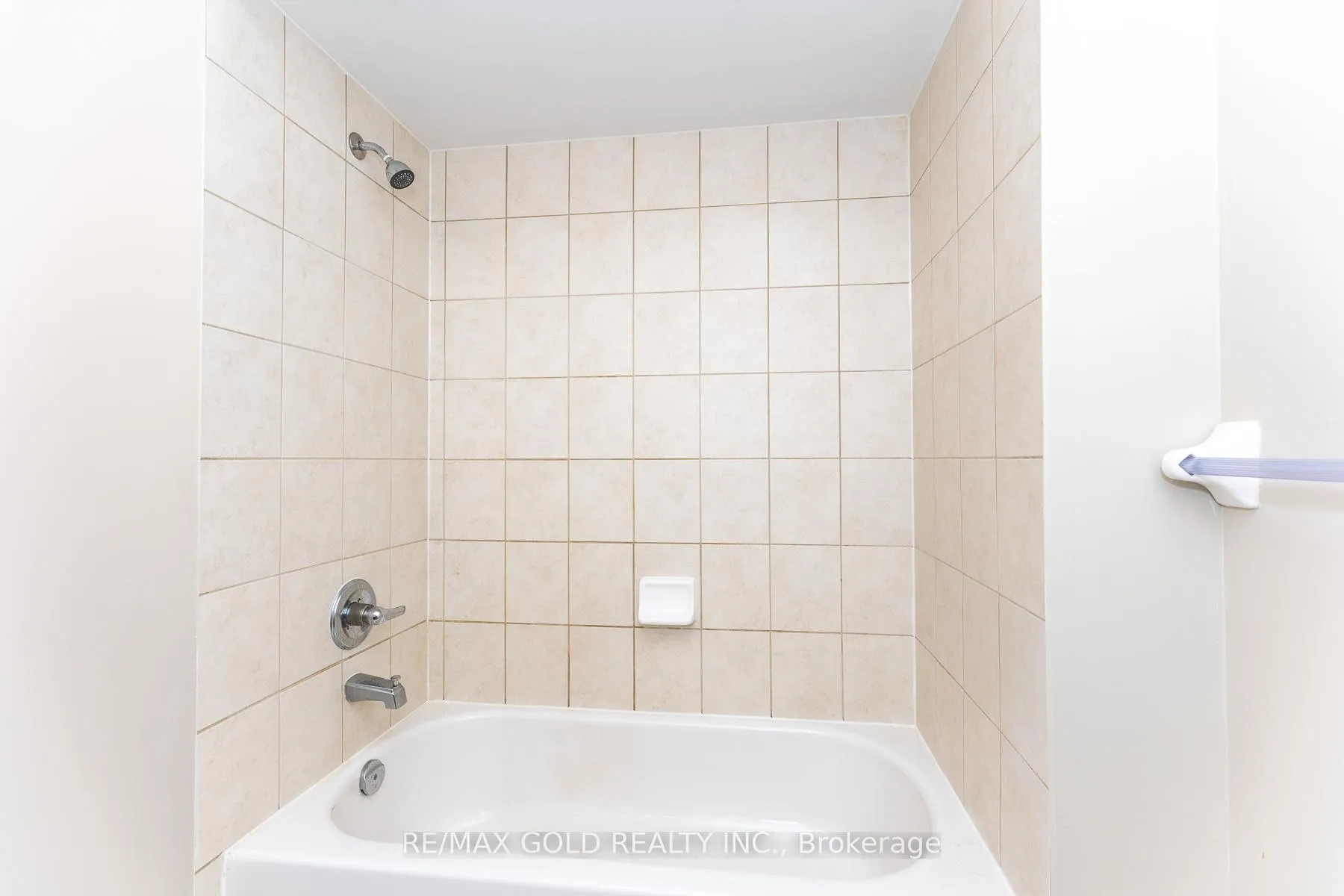 Photo 37 of 943 Transom Crescent, Milton, Willmott — HOMEH