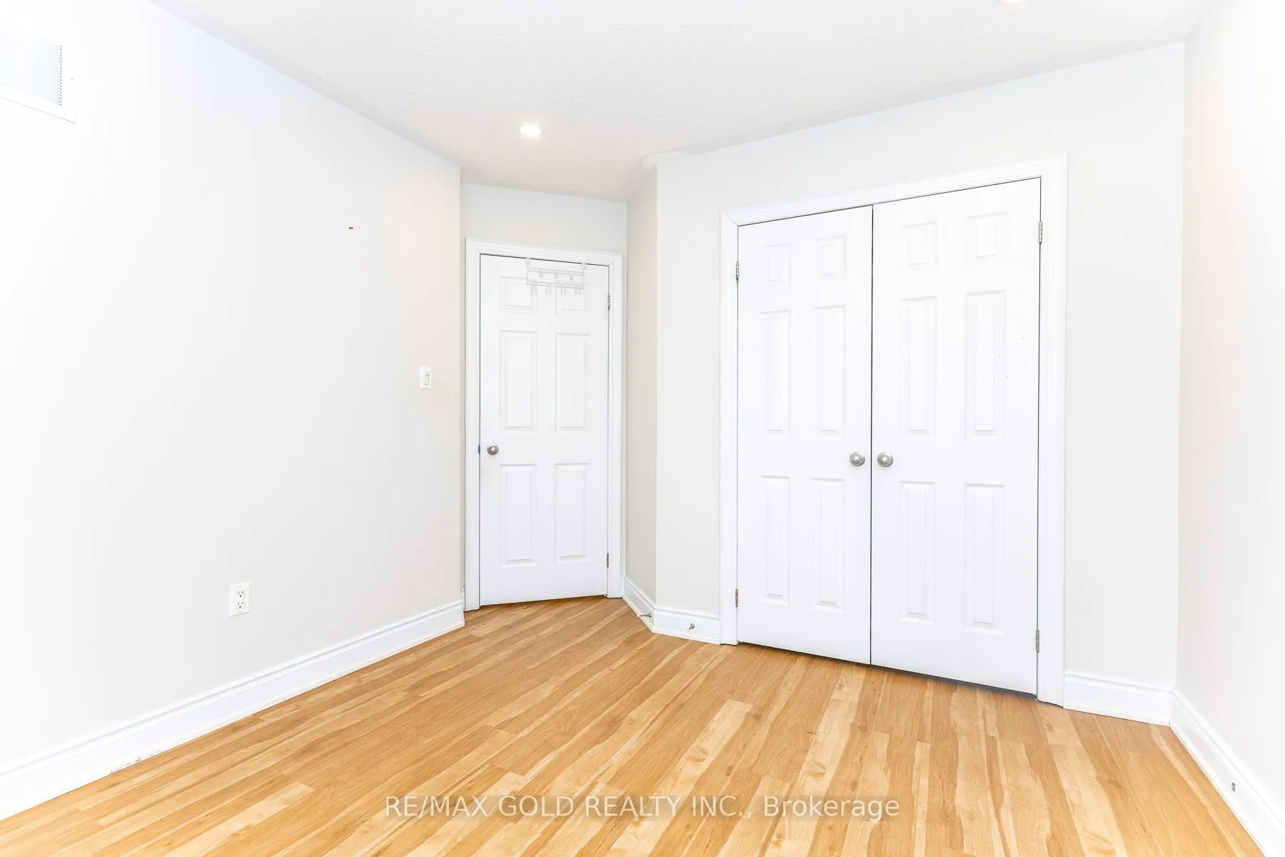 Photo 39 of 943 Transom Crescent, Milton, Willmott — HOMEH