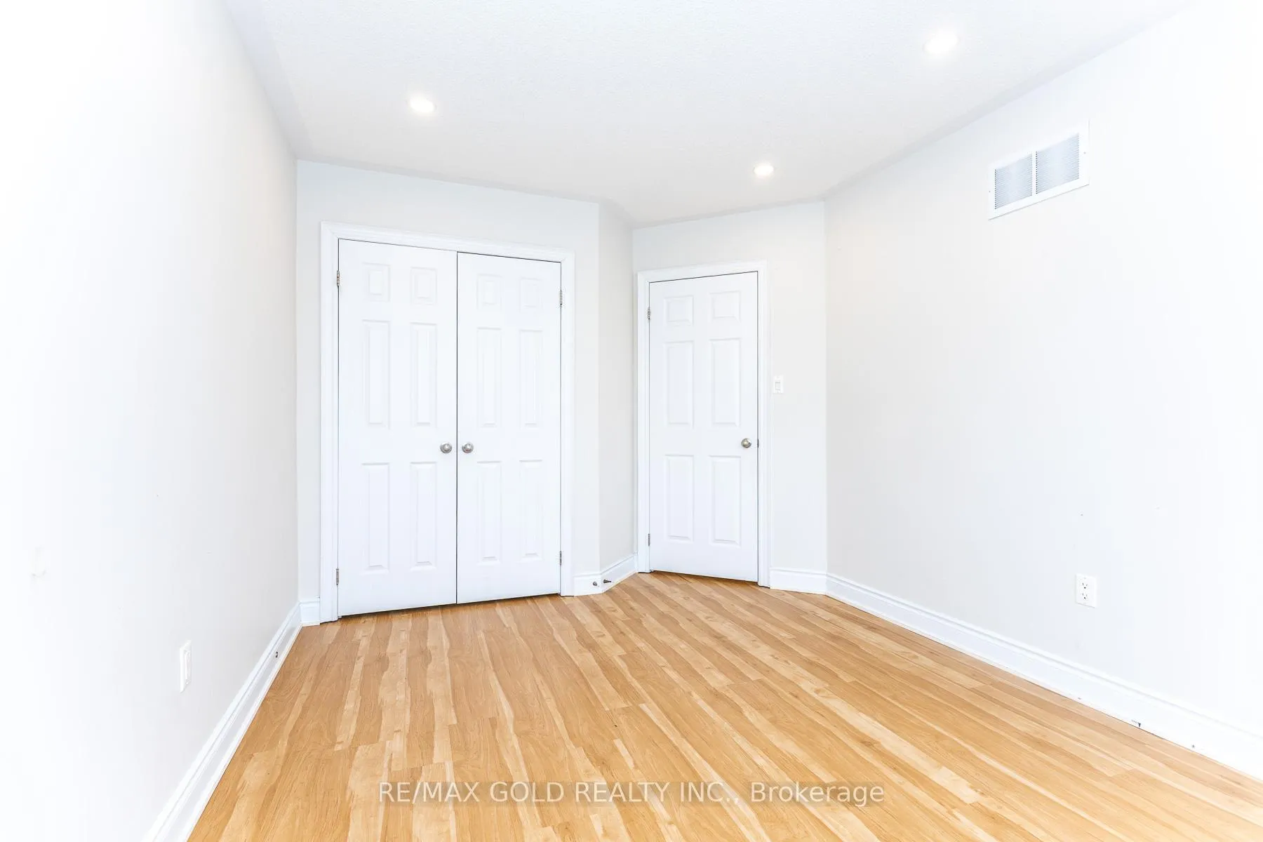 Photo 41 of 943 Transom Crescent, Milton, Willmott — HOMEH