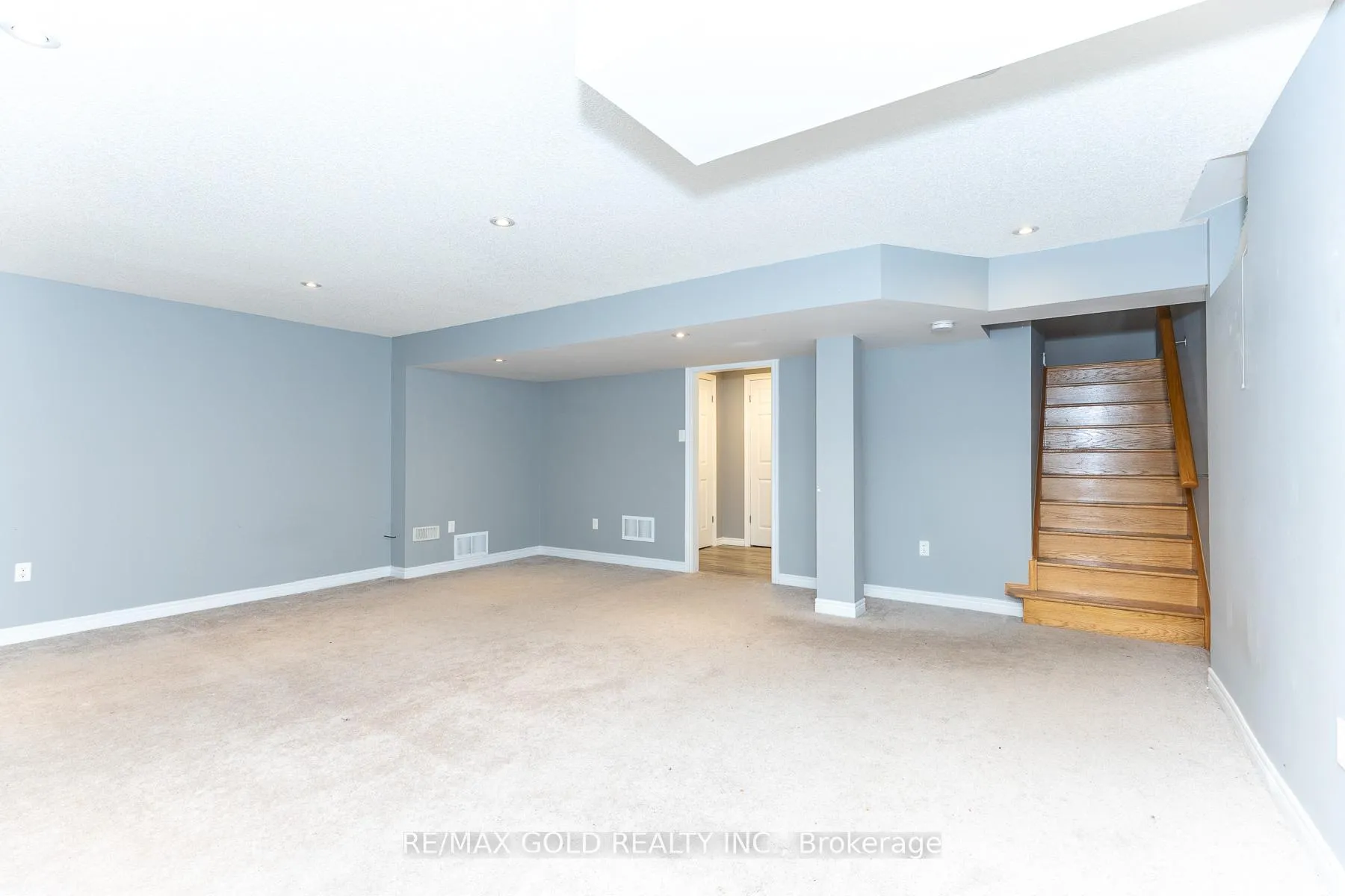 Photo 46 of 943 Transom Crescent, Milton, Willmott — HOMEH