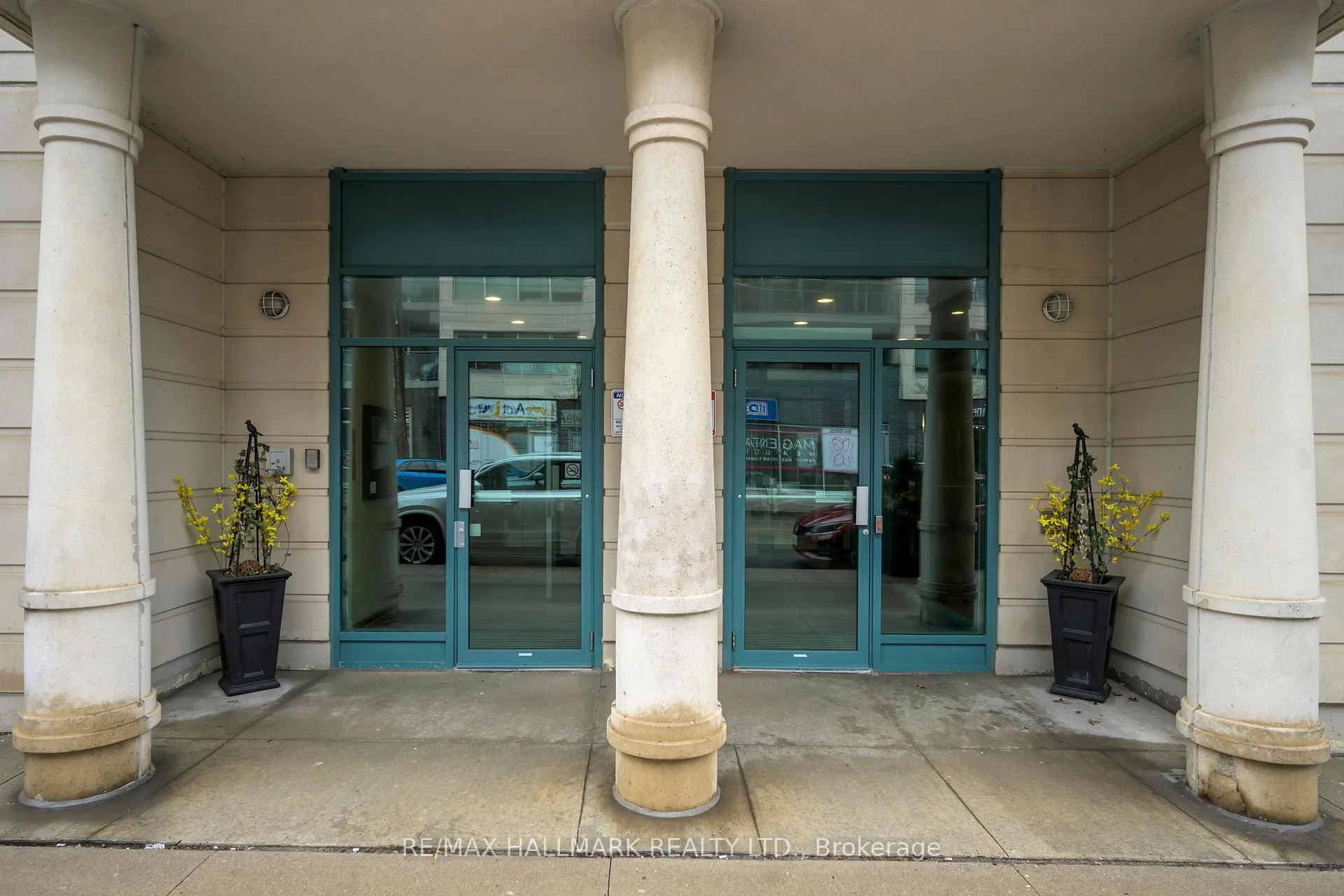 Photo 3 of Unit 406, 1863 Queen Street E, Toronto, The Beaches — HOMEH