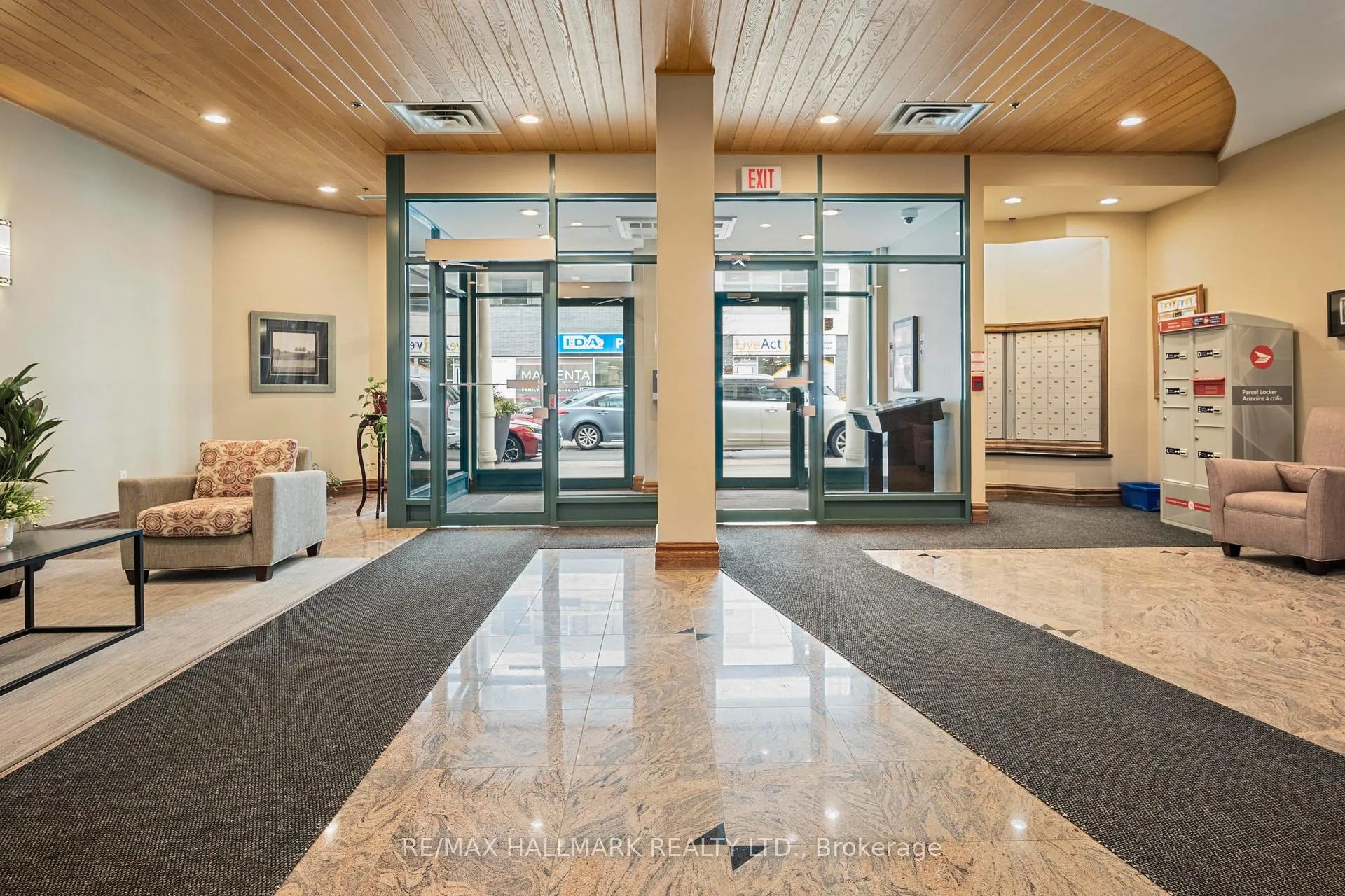 Photo 4 of Unit 406, 1863 Queen Street E, Toronto, The Beaches — HOMEH