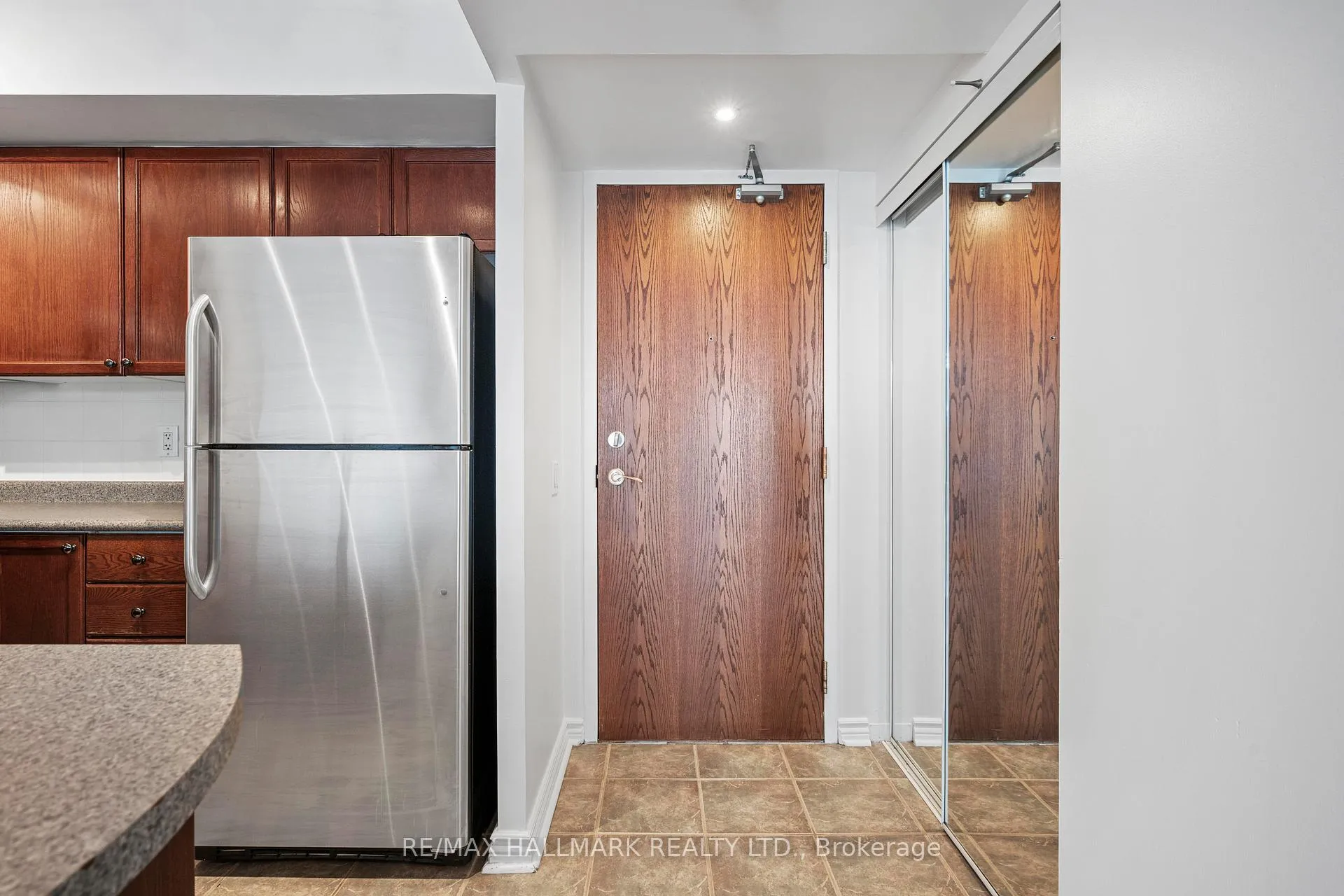 Photo 6 of Unit 406, 1863 Queen Street E, Toronto, The Beaches — HOMEH