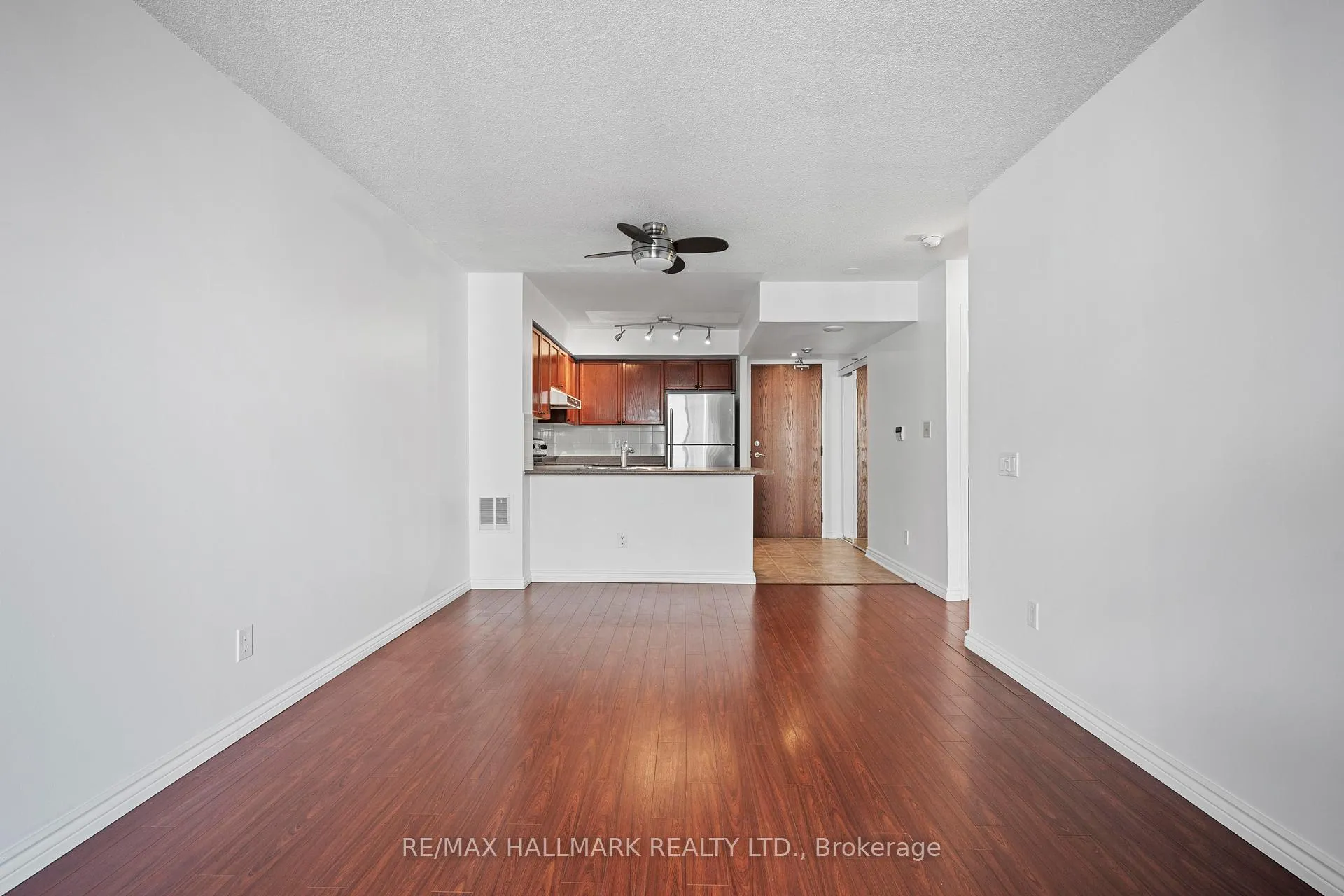 Photo 14 of Unit 406, 1863 Queen Street E, Toronto, The Beaches — HOMEH