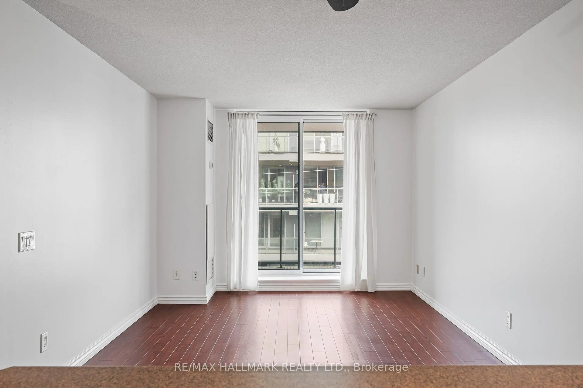 Photo 15 of Unit 406, 1863 Queen Street E, Toronto, The Beaches — HOMEH