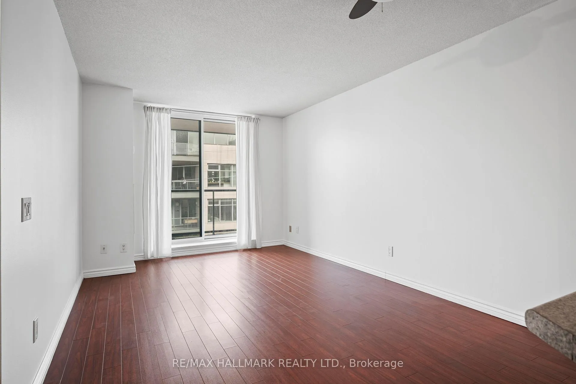 Photo 17 of Unit 406, 1863 Queen Street E, Toronto, The Beaches — HOMEH