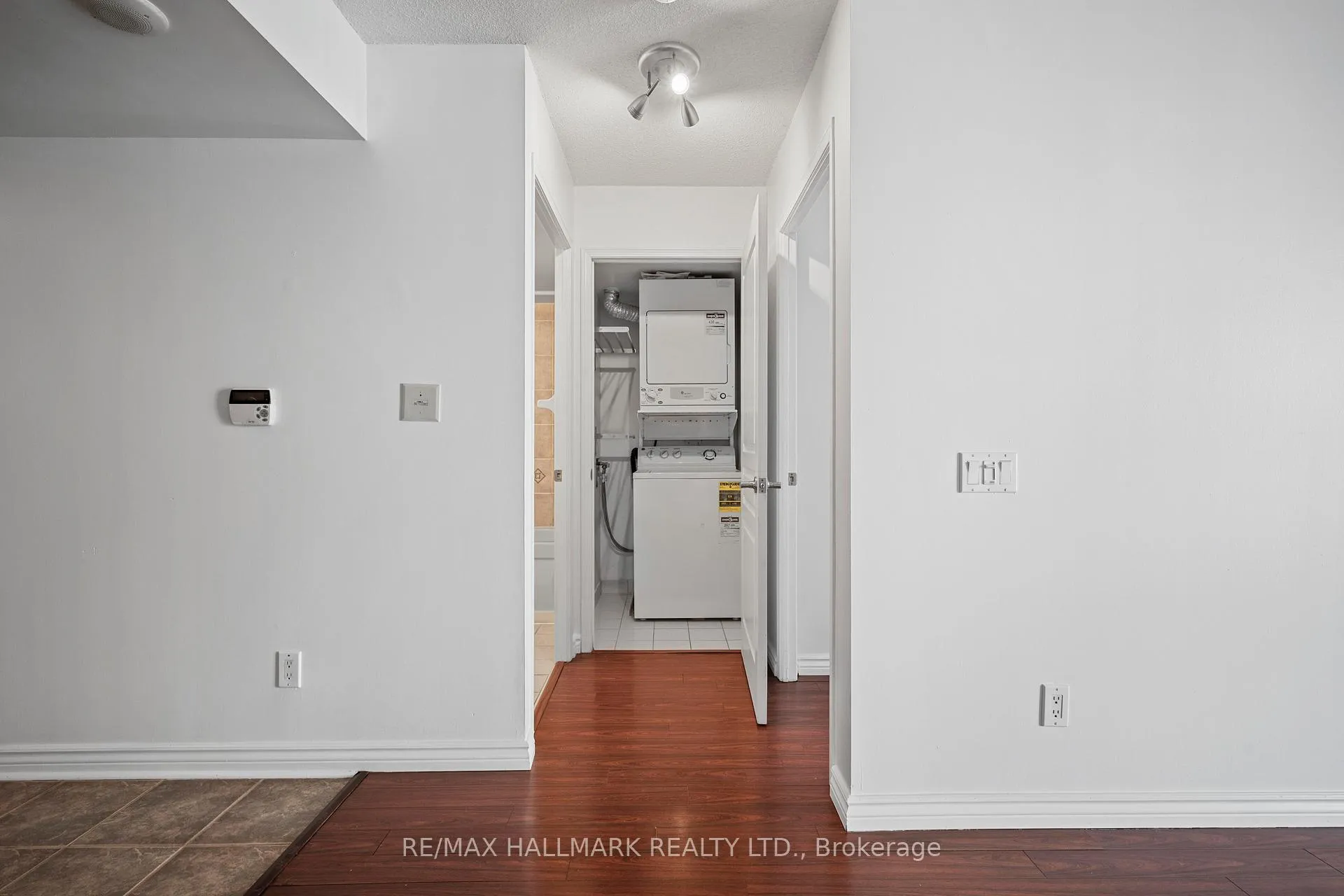 Photo 19 of Unit 406, 1863 Queen Street E, Toronto, The Beaches — HOMEH