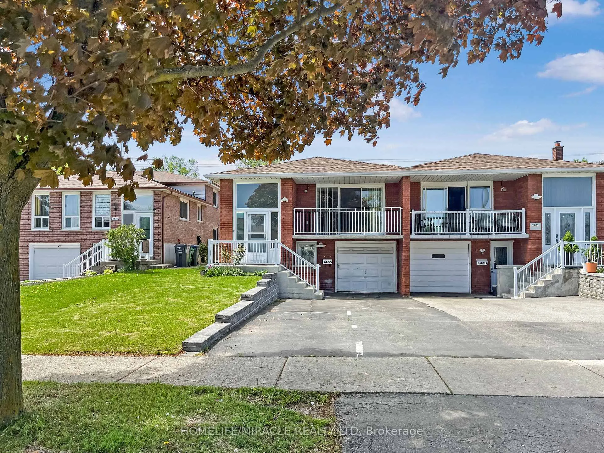Photo of 3485 Oakglade Crescent
