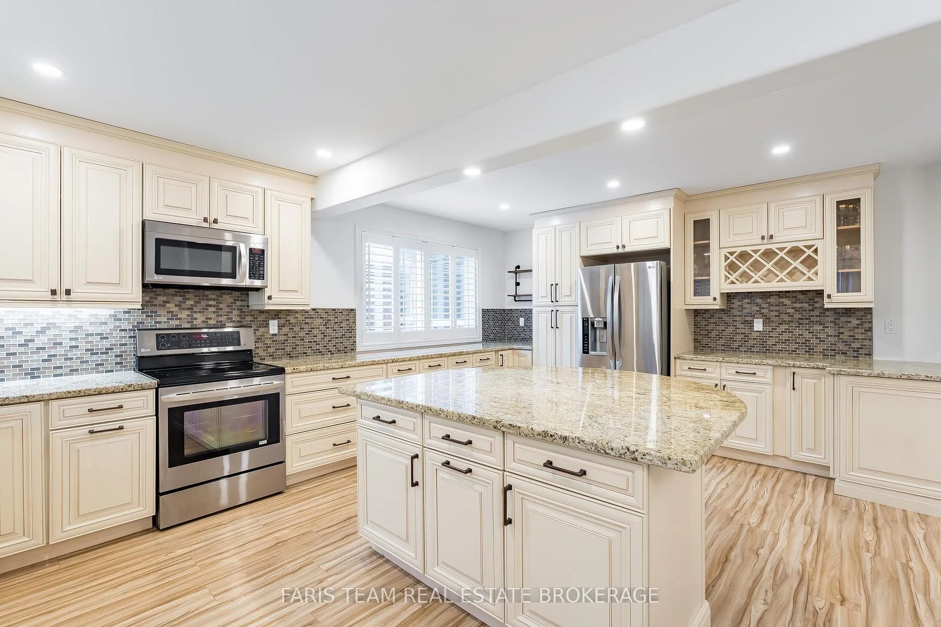 Photo 6 of 28 Bayshore Boulevard, Barrie, Bayshore — HOMEH
