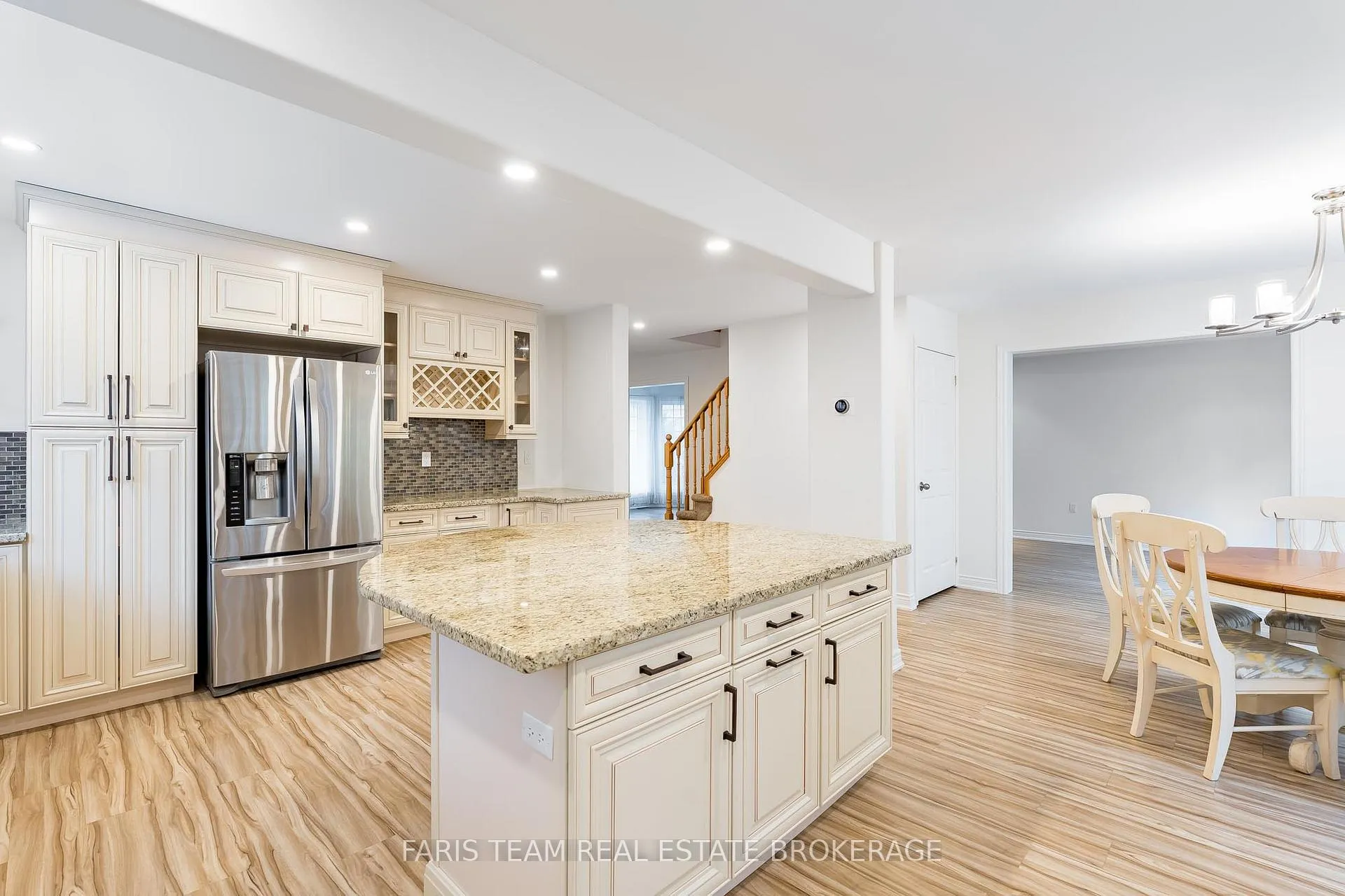 Photo 7 of 28 Bayshore Boulevard, Barrie, Bayshore — HOMEH
