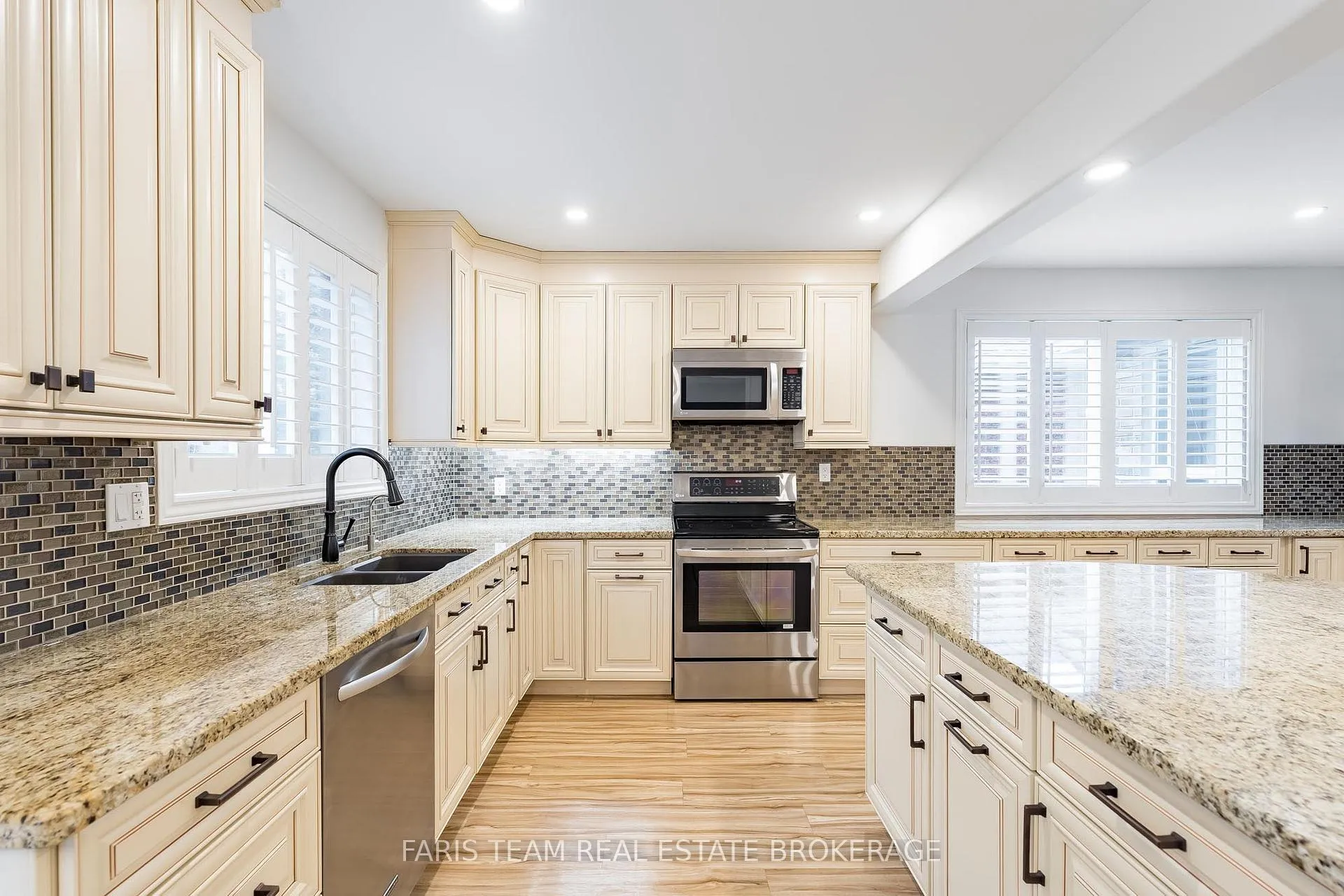 Photo 8 of 28 Bayshore Boulevard, Barrie, Bayshore — HOMEH