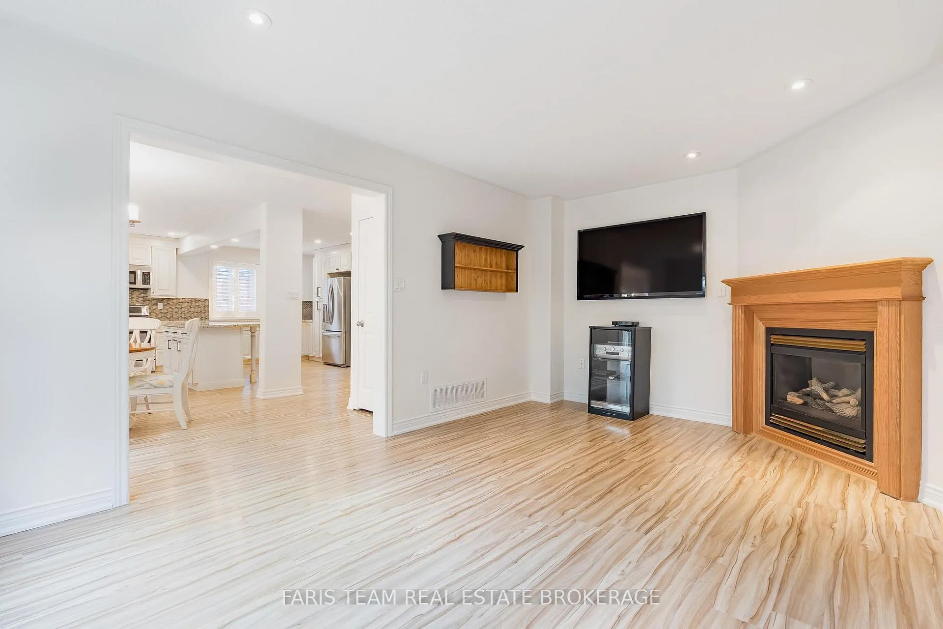 Photo 13 of 28 Bayshore Boulevard, Barrie, Bayshore — HOMEH