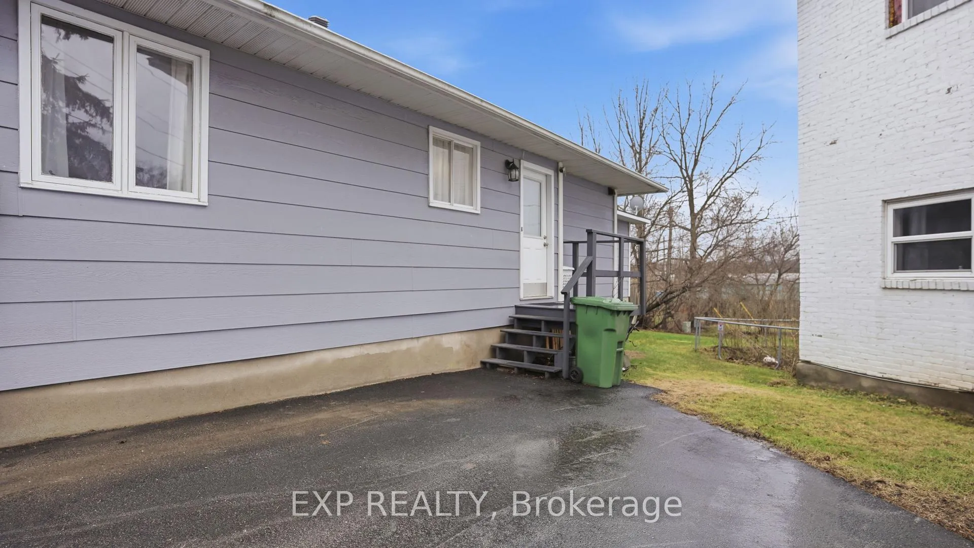Photo 3 of 40 Elmsley Street, Smiths Falls — HOMEH