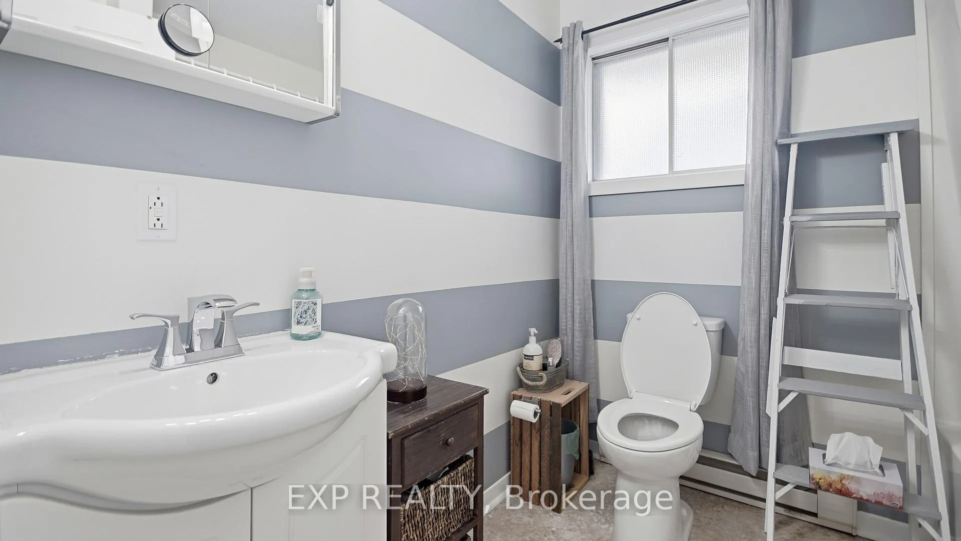Photo 17 of 40 Elmsley Street, Smiths Falls — HOMEH