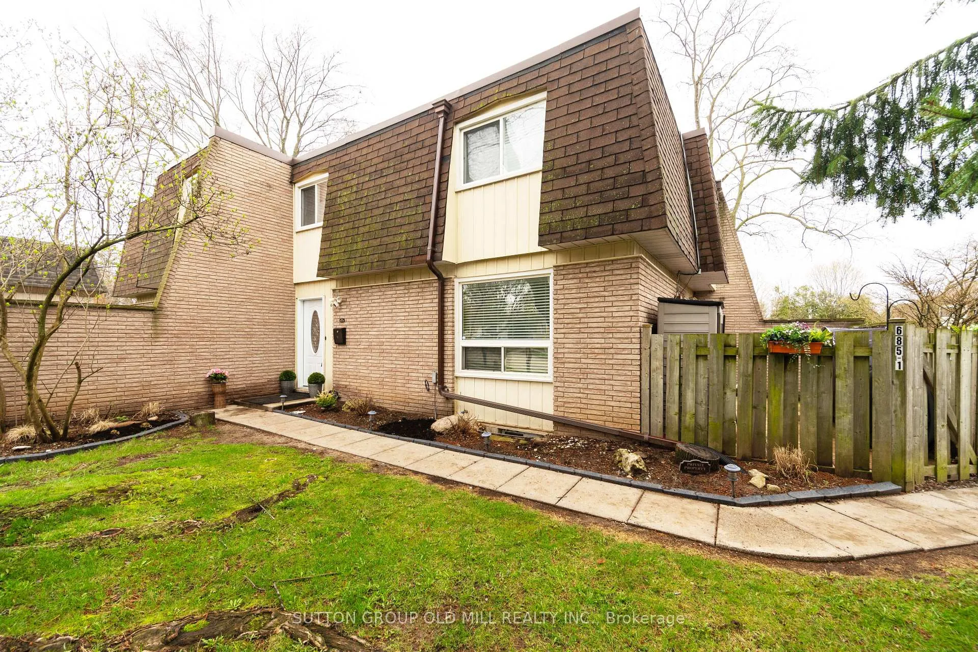 Front of Unit 1, 685 Francis Road