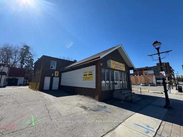 Photo 2 of 23 George Street N, Brampton, Downtown Brampton — HOMEH