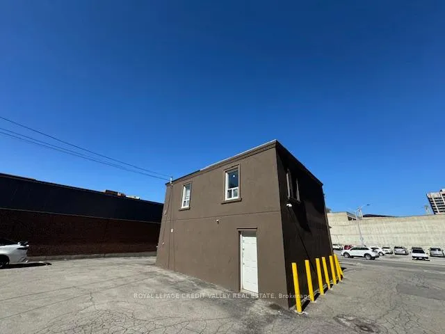 Photo 3 of 23 George Street N, Brampton, Downtown Brampton — HOMEH